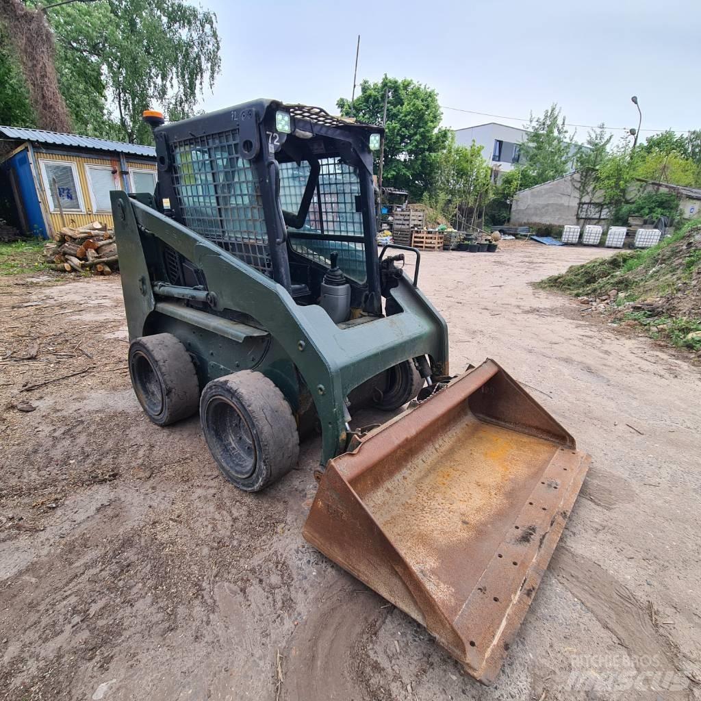 CAT 226 Lietoti riteņu kompaktiekrāvēji