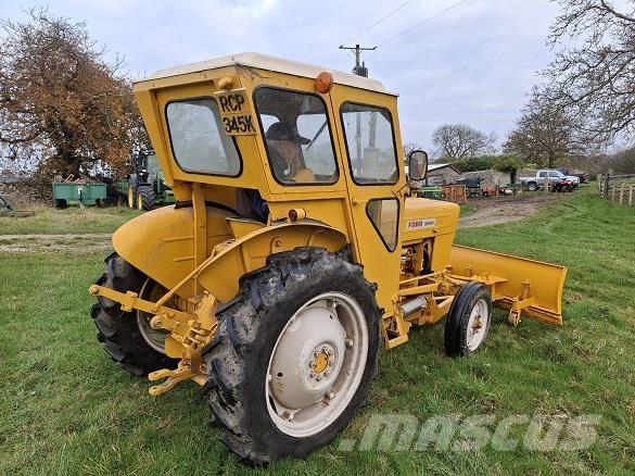 Ford 2000 TRACTOR Būvniecība- Citi