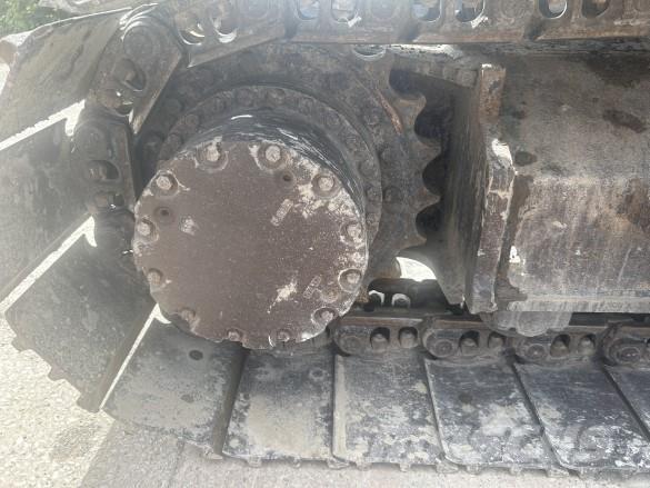 Hitachi ZX225 Kāpurķēžu ekskavatori