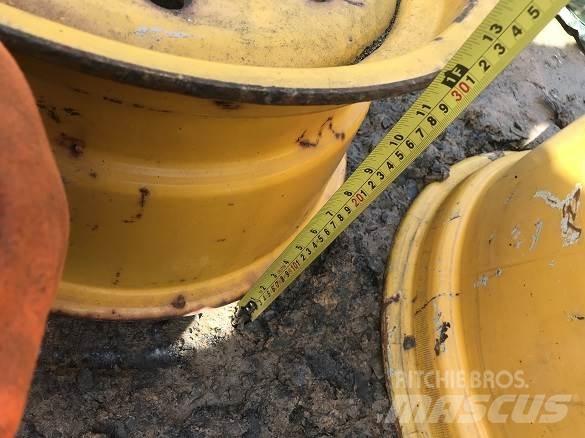  MASSEY FRONT WHEEL Riepas, riteņi un diski