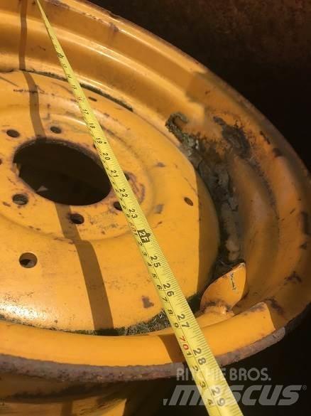  MASSEY REAR WHEEL Riepas, riteņi un diski