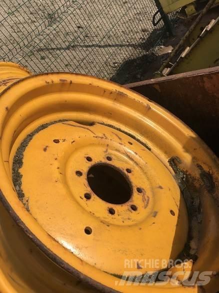  MASSEY REAR WHEEL Riepas, riteņi un diski