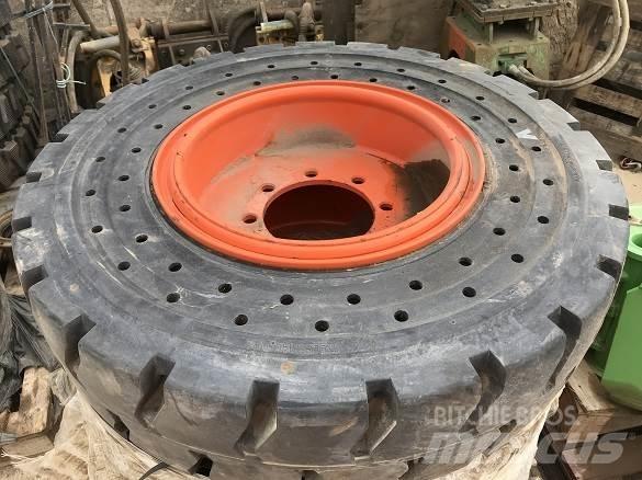  SOLID WHEELS Riepas, riteņi un diski