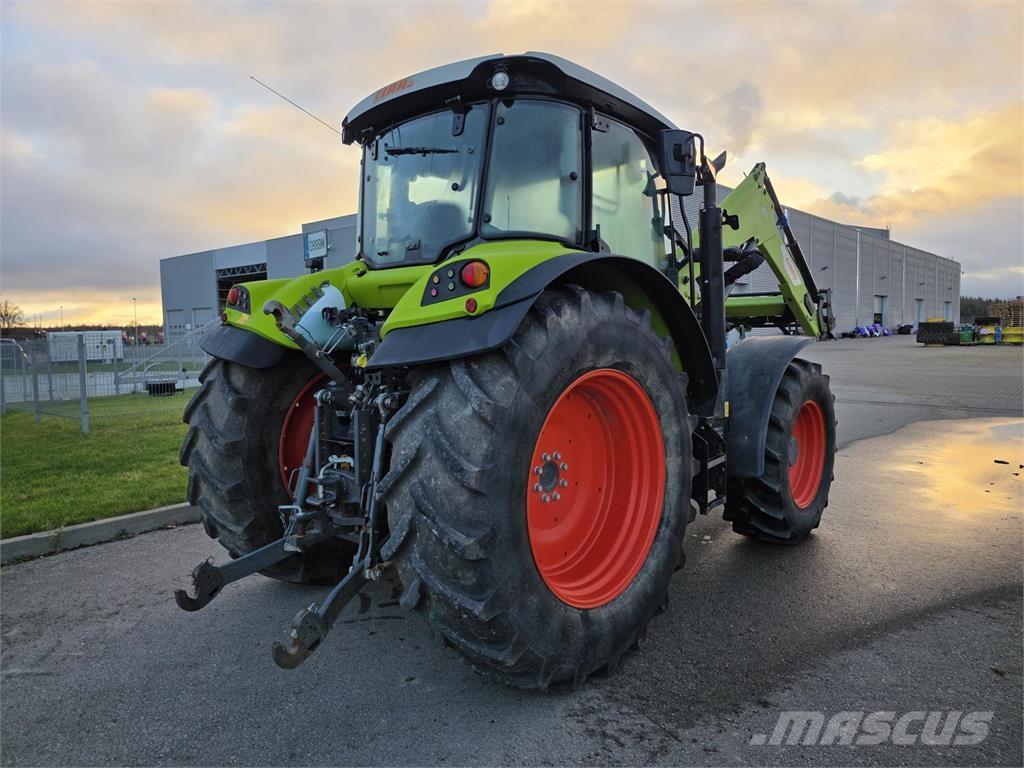 CLAAS Arion 440 Traktori