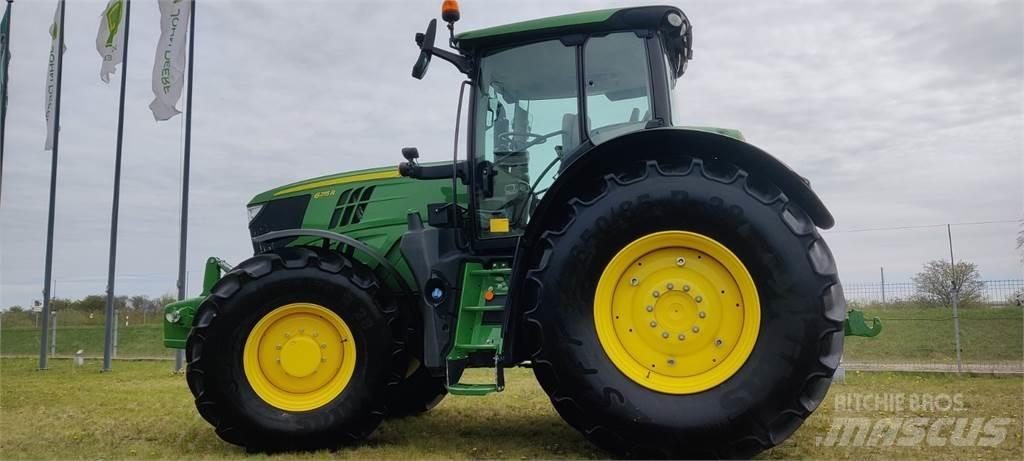 John Deere 6215R Traktori