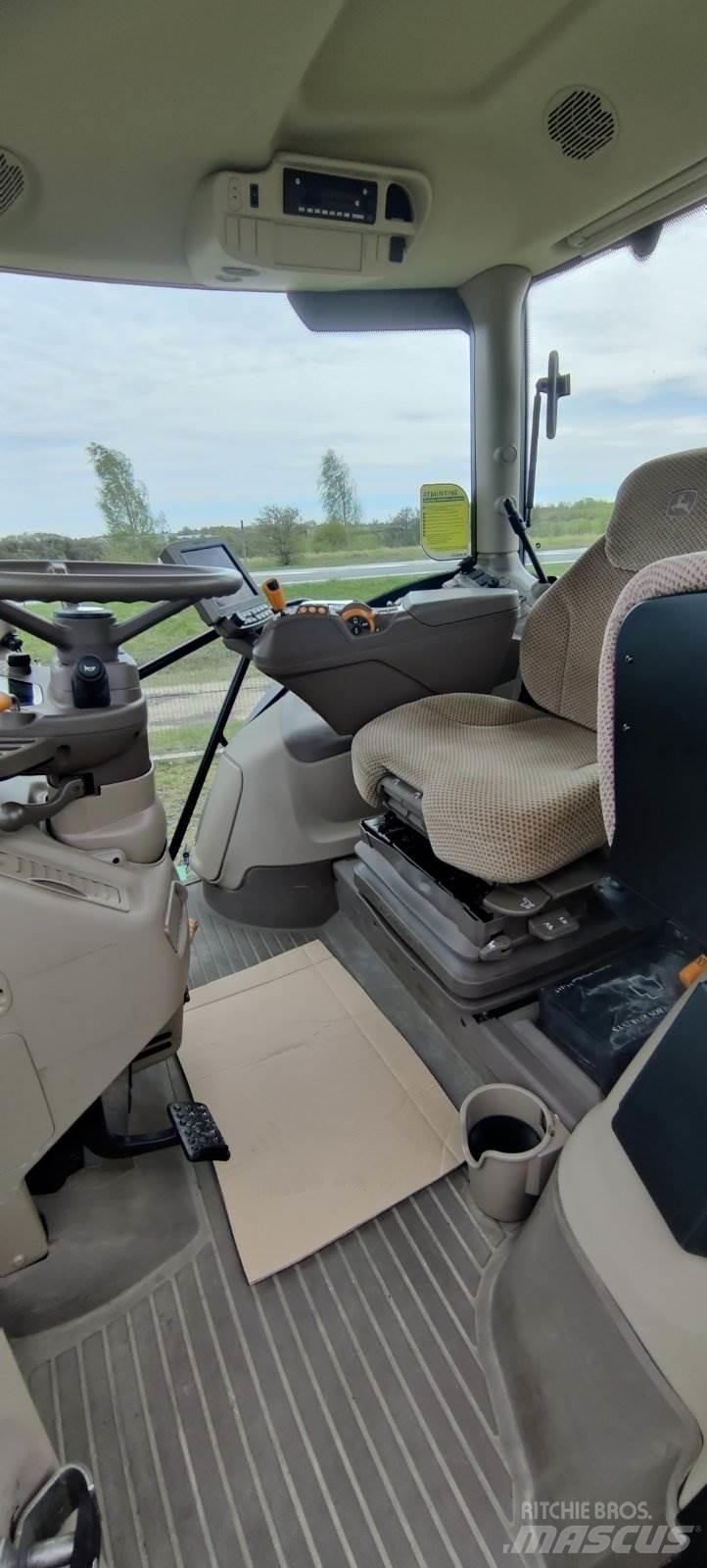 John Deere 6215R Traktori