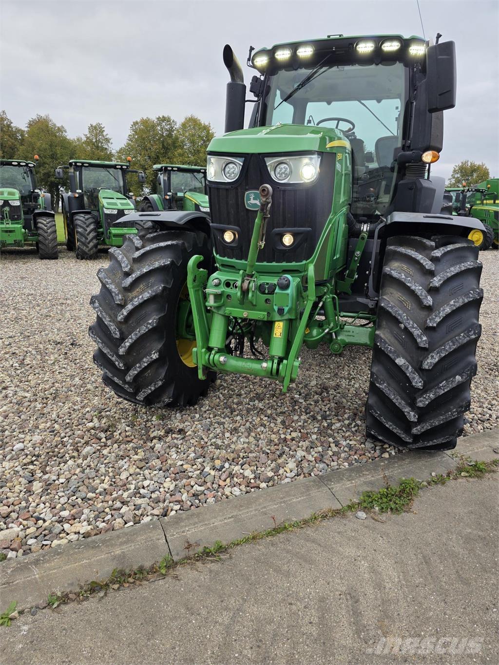 John Deere 6250R Traktori