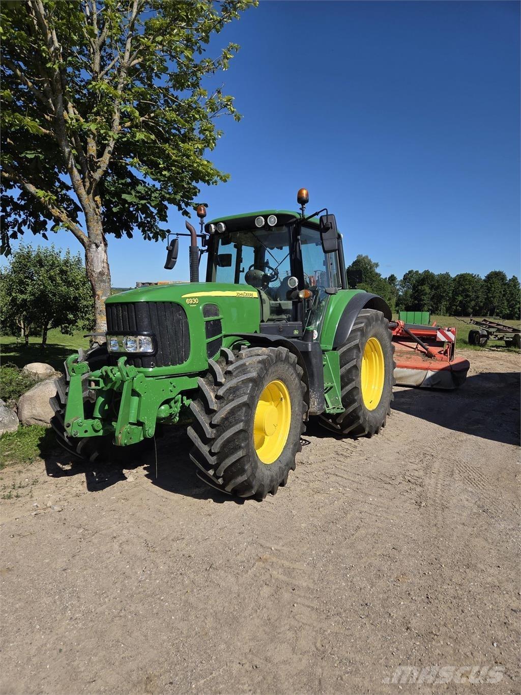John Deere 6930 Traktori