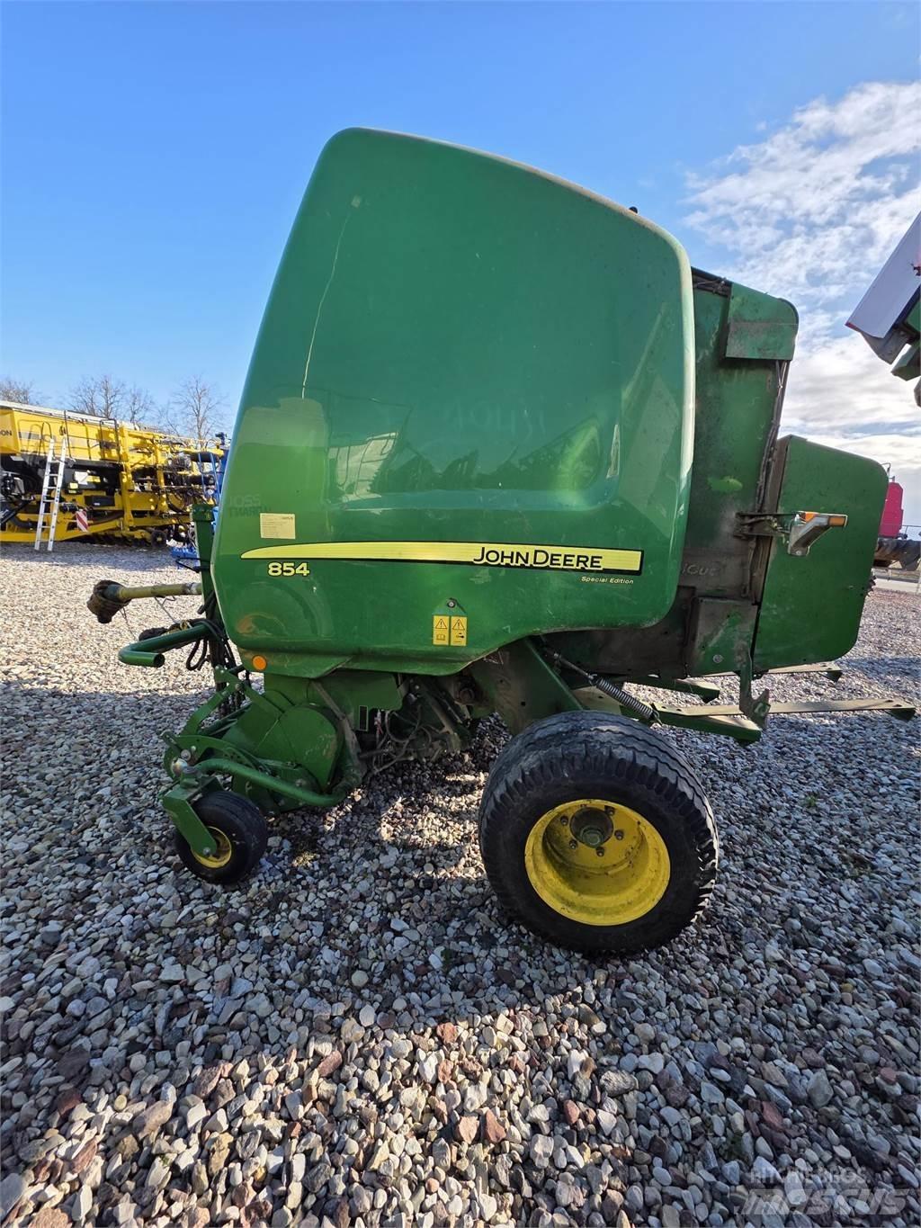 John Deere 854 Rituļu preses