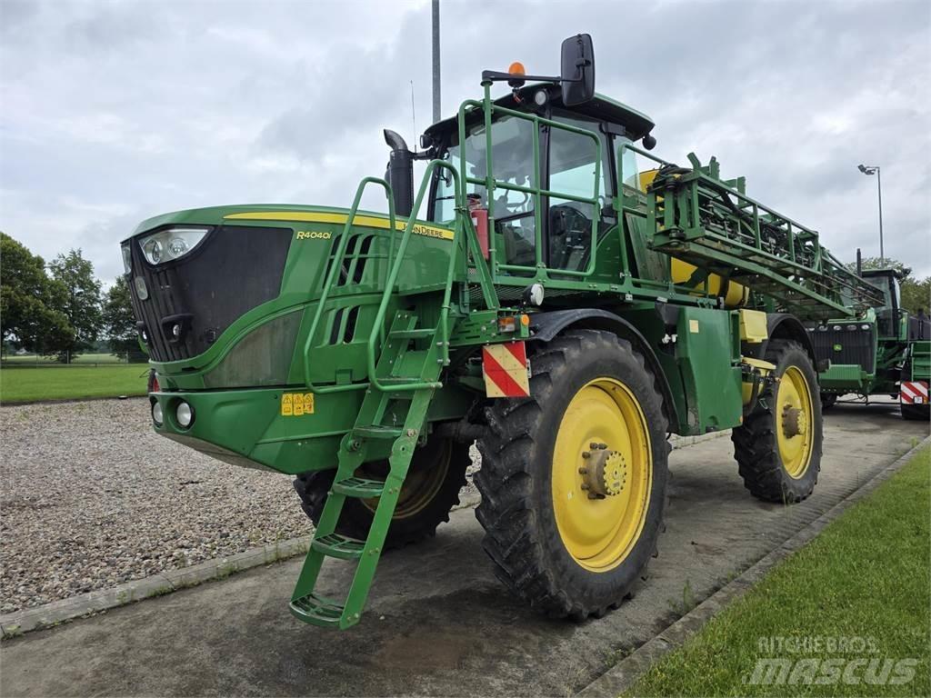 John Deere R4040i Piekabināmie smidzinātāji(miglotāji)