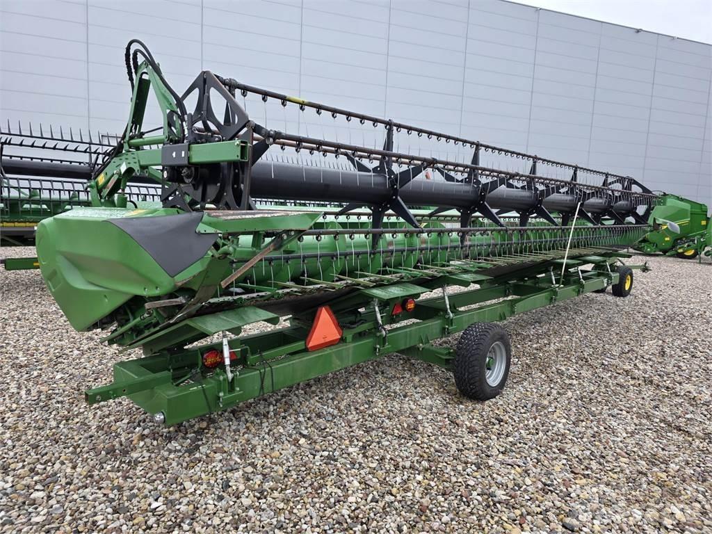 John Deere S690 Ražas novākšanas kombaini