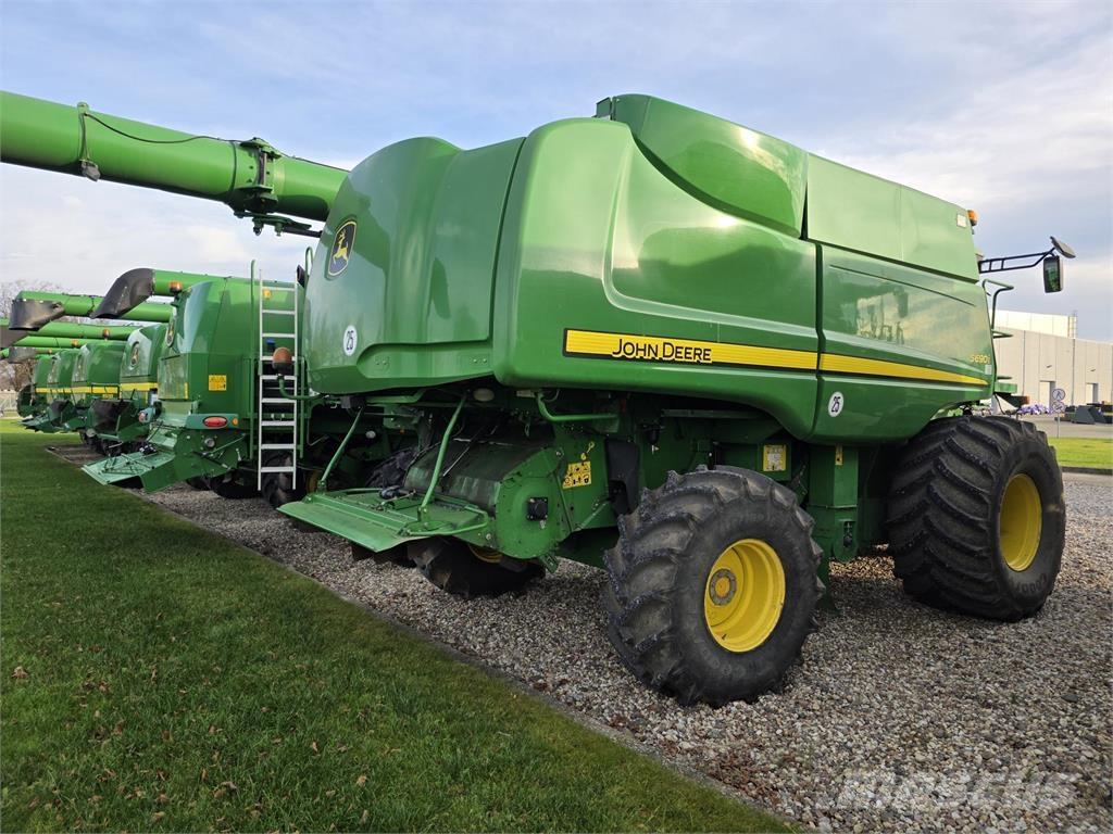 John Deere S690 Ražas novākšanas kombaini
