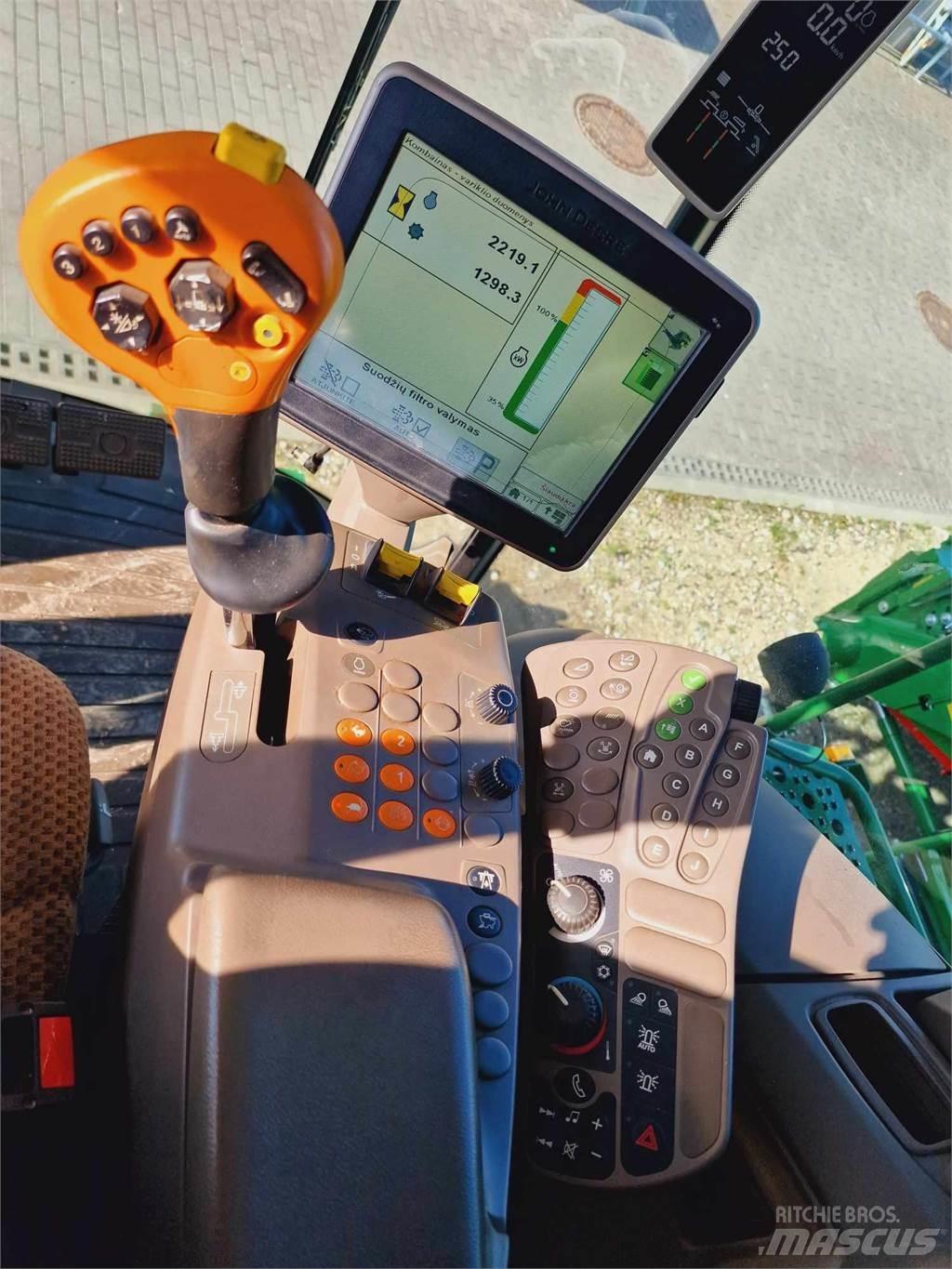 John Deere T660 Ražas novākšanas kombaini