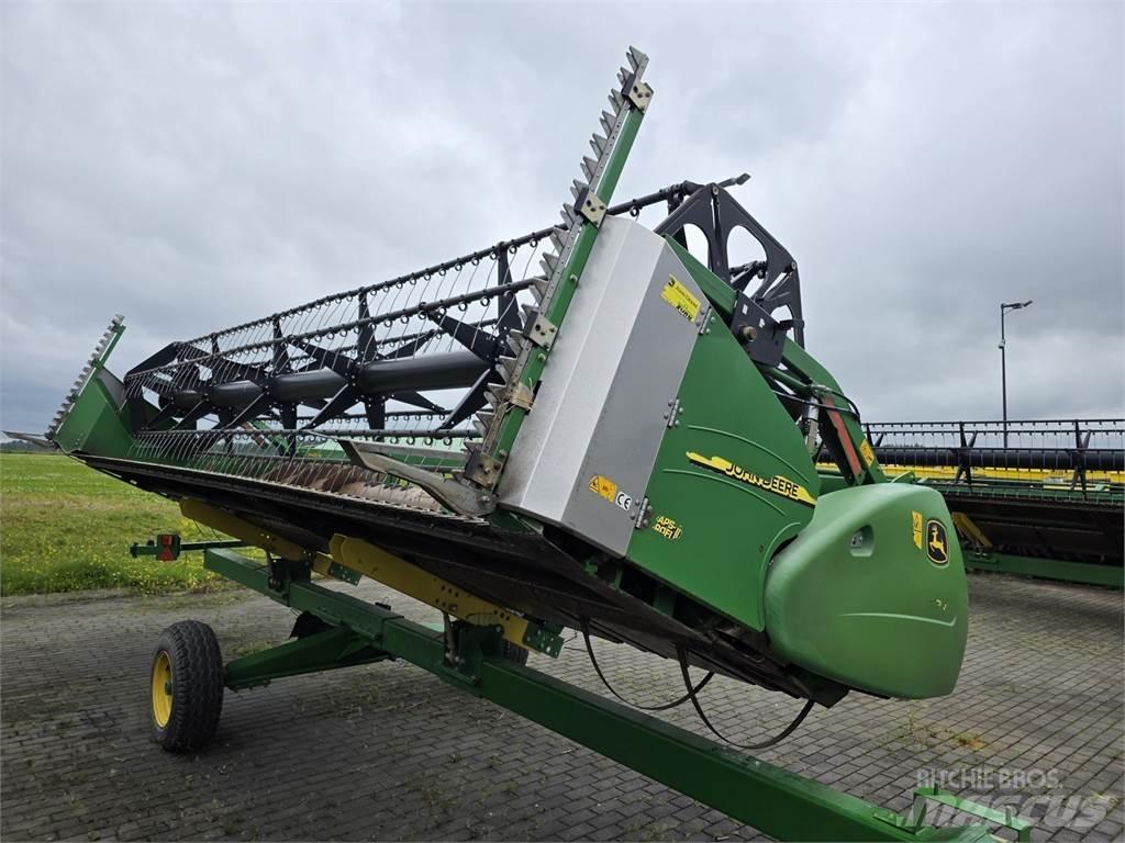 John Deere T660 Ražas novākšanas kombaini