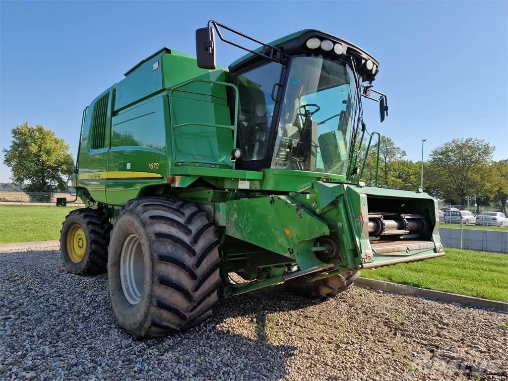 John Deere T670 Ražas novākšanas kombaini