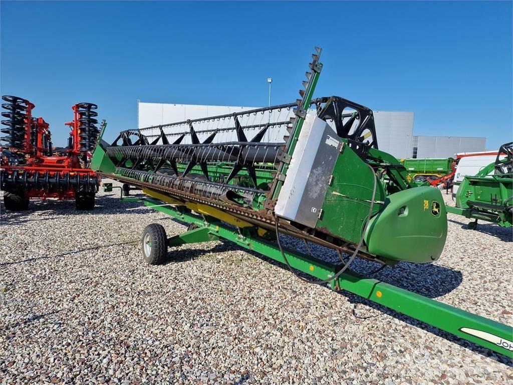 John Deere T670 Ražas novākšanas kombaini