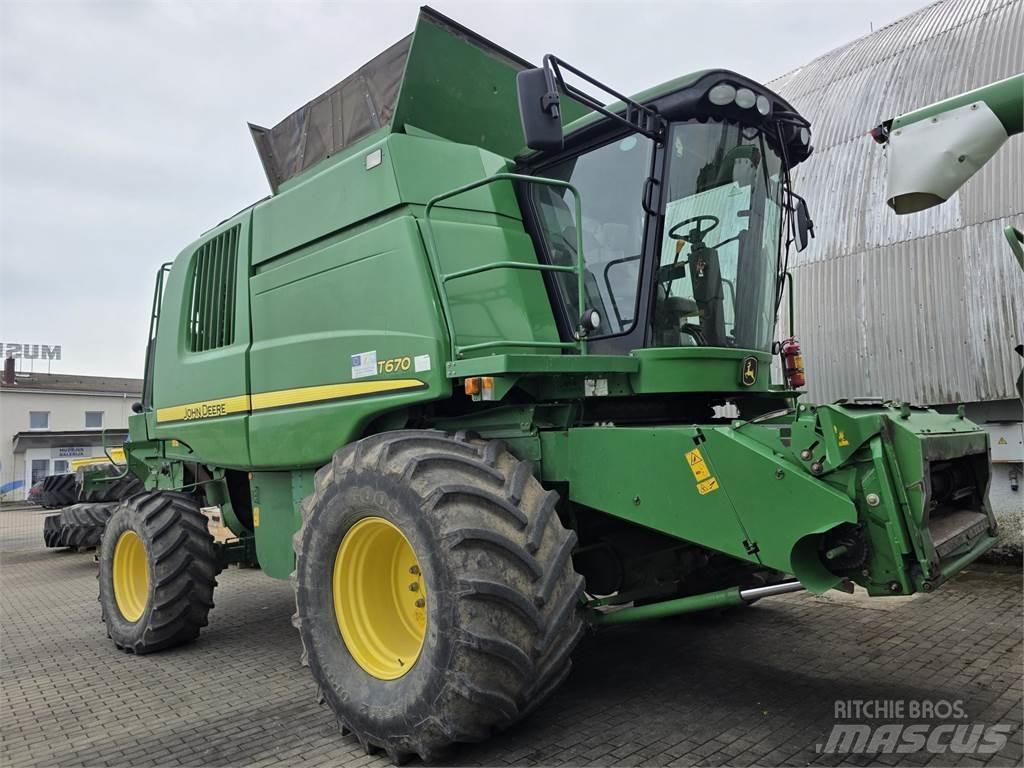 John Deere T670 Ražas novākšanas kombaini
