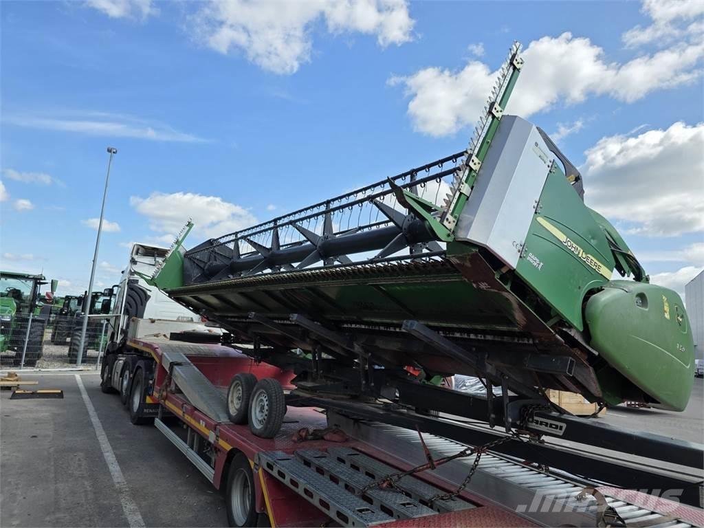 John Deere T670 Ražas novākšanas kombaini