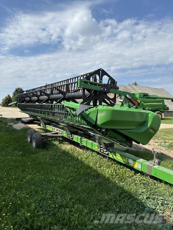 John Deere T670 Ražas novākšanas kombaini