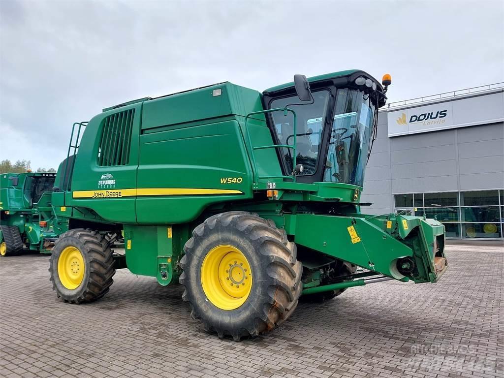 John Deere W540 Ražas novākšanas kombaini