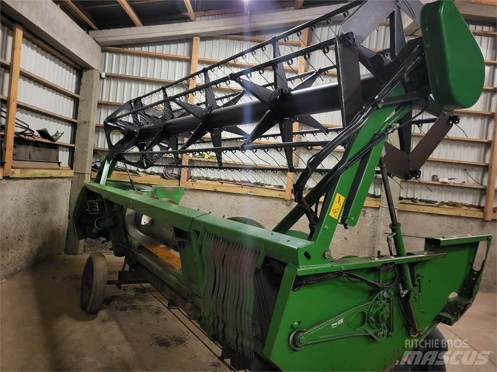 John Deere W540 Ražas novākšanas kombaini