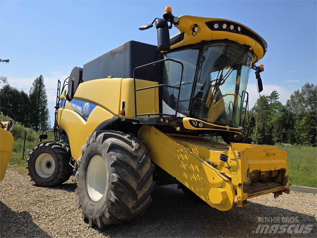 New Holland CX8.85 Ražas novākšanas kombaini