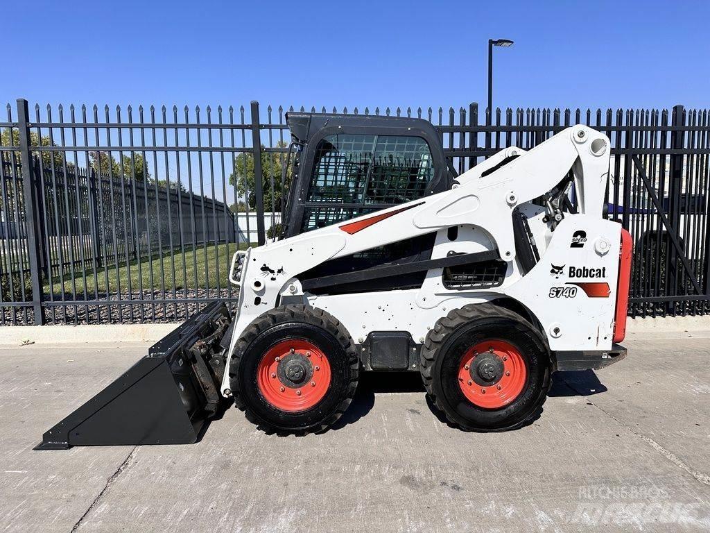 Bobcat S740 Lietoti riteņu kompaktiekrāvēji
