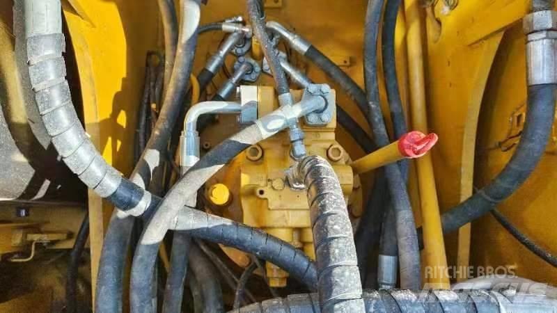 CAT 320 D 2 Vidēja lieluma ekskavatori 7 t - 12 t