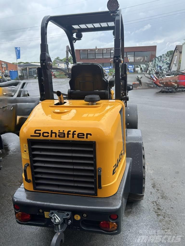 Schäffer 2445S Lietoti riteņu kompaktiekrāvēji