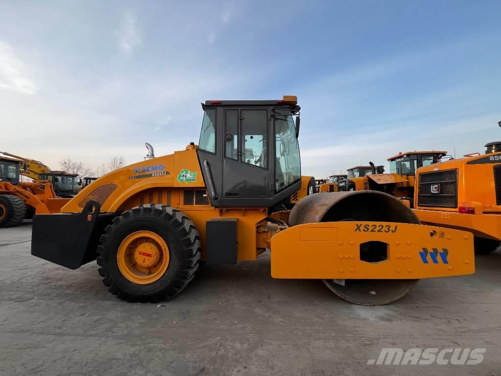 XCMG XS 223 J Vienvalča grunts veltņi