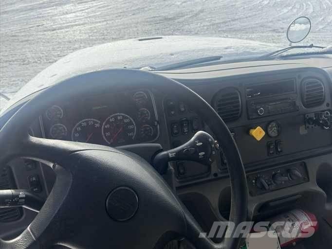 Freightliner M2-112 Furgons