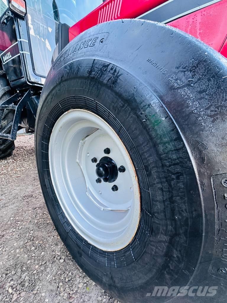 CASE 844 XL Traktori