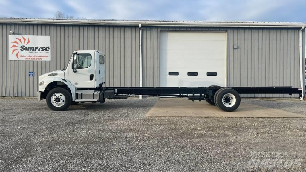 Freightliner M2 Šasija ar kabīni