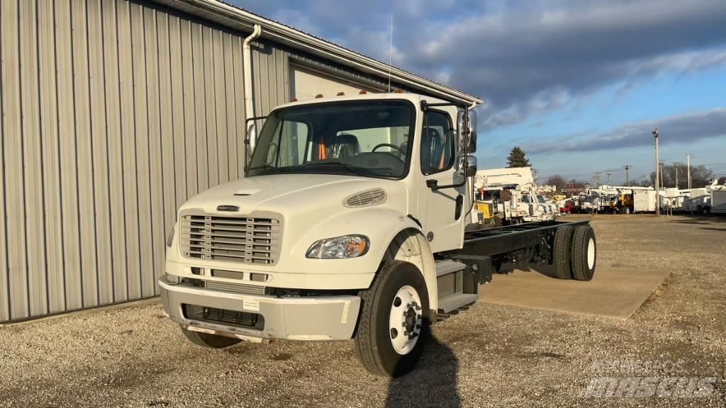 Freightliner M2 Šasija ar kabīni