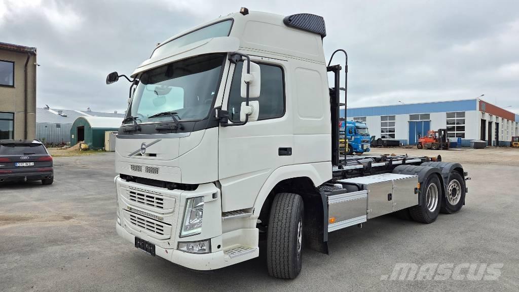 Volvo FM460 6X2*4 Treileri ar āķi