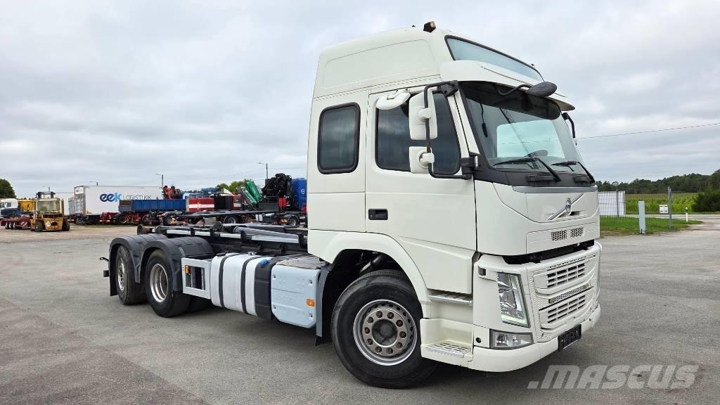 Volvo FM460 6X2*4 Treileri ar āķi