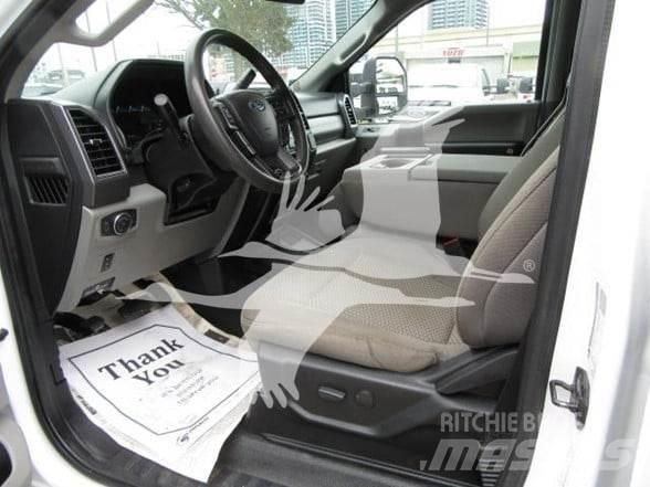 Ford F550 Platformas/izkraušana no sāniem