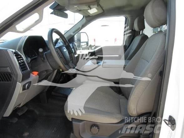Ford F550 Platformas/izkraušana no sāniem