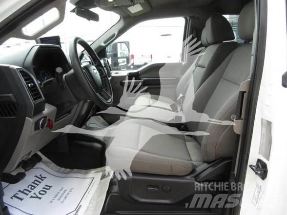 Ford F550 Platformas/izkraušana no sāniem