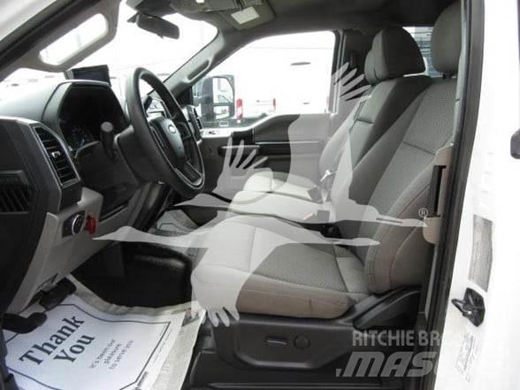 Ford F550 Platformas/izkraušana no sāniem