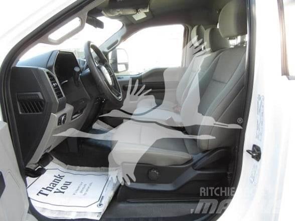 Ford F550 Platformas/izkraušana no sāniem