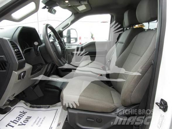 Ford F550 Platformas/izkraušana no sāniem
