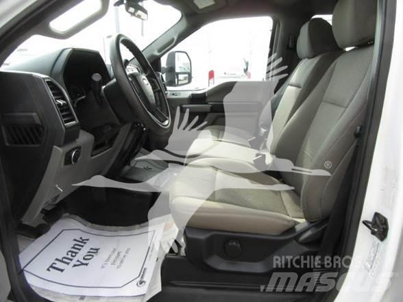 Ford F550 Platformas/izkraušana no sāniem