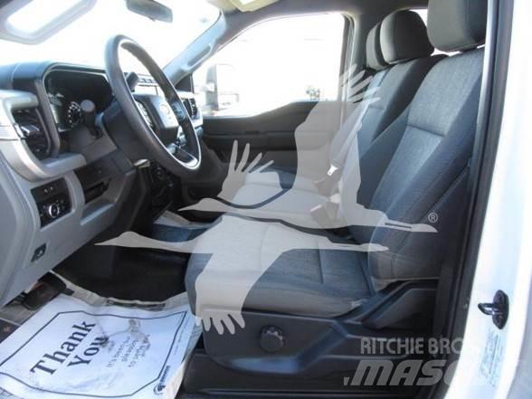 Ford F550 Platformas/izkraušana no sāniem
