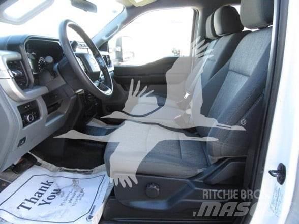 Ford F550 Platformas/izkraušana no sāniem