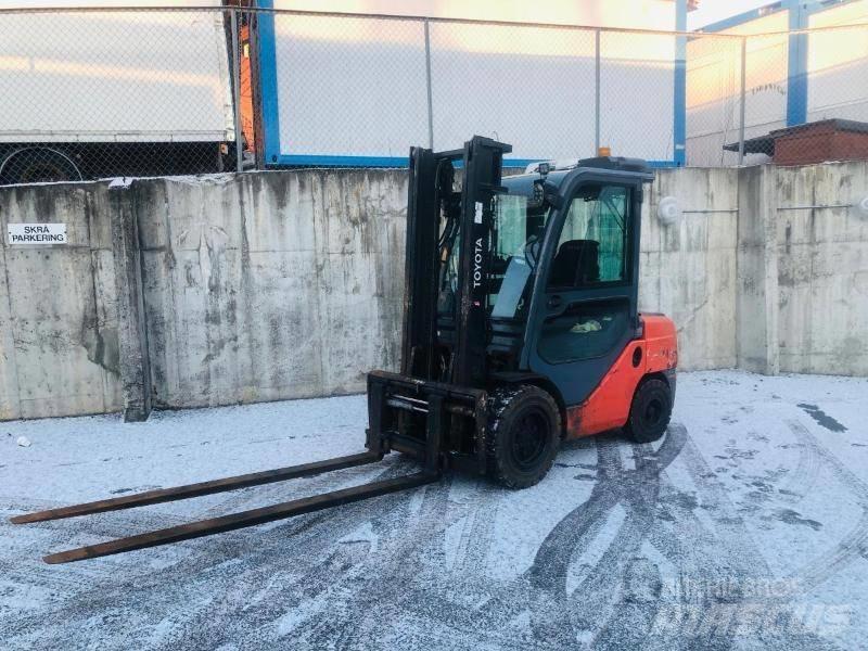 Toyota 52-8 FD JF 35 Tehnika ar dīzeļa dzinēju