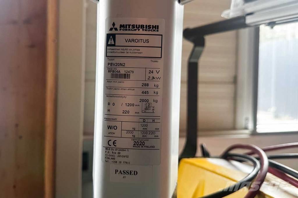 Mitsubishi PBV 20 N2 Hidrauliskās stalažas ar platformu