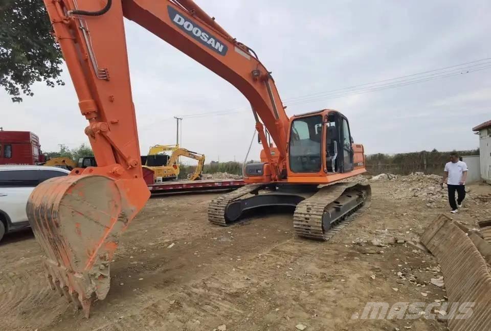 Doosan DX300LC Kāpurķēžu ekskavatori