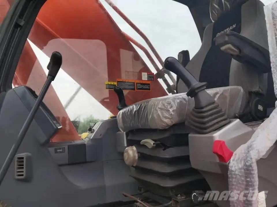 Doosan DX300LC Kāpurķēžu ekskavatori