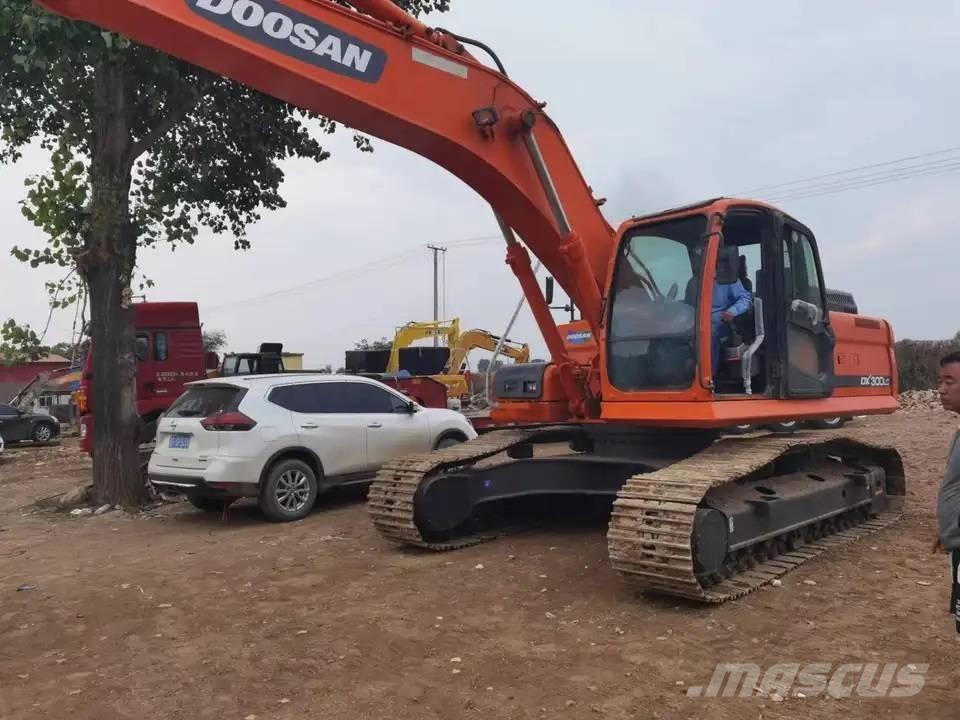 Doosan DX300LC Kāpurķēžu ekskavatori